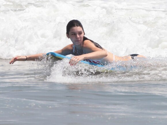 Kendall Jenner fête l'Independance Day sur la plage de Malibu, le 4 juillet 2013.