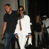 La chanteuse Rihanna quitte son hôtel avec Cara Delevingne, à Londres, le 19 juillet 2013.