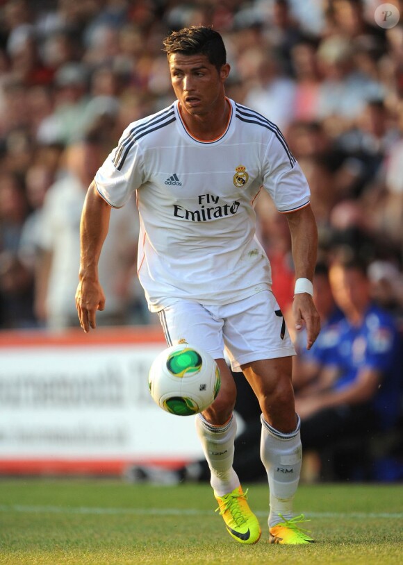 Cristiano Ronaldo lors du match amical entre l'AFC Bournemouth et le Real Madrid au Goldsands Stadium. Bournemouth, le 21 juillet 2013.
