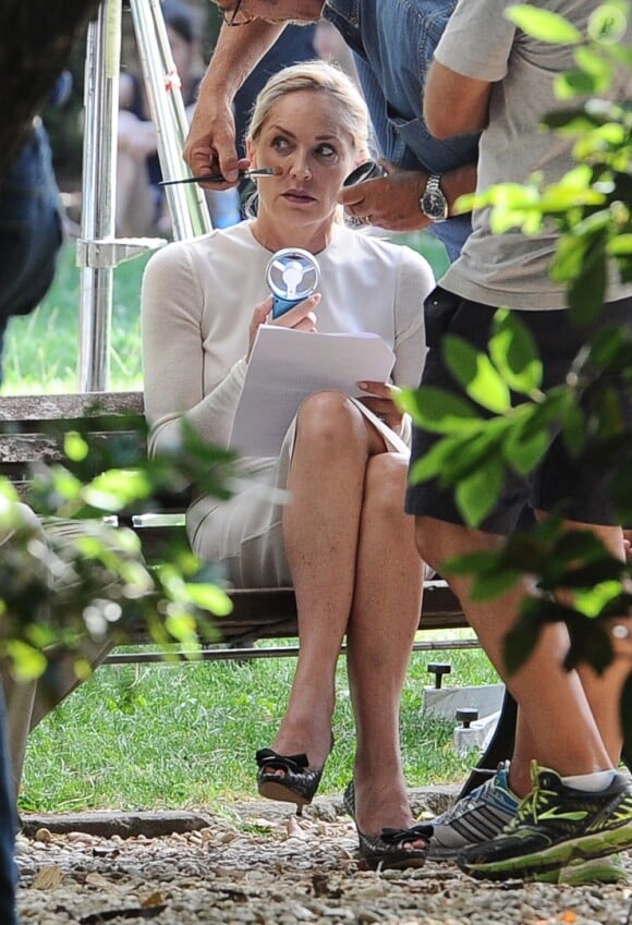 Sharon Stone en maquillage sur le tournage du film Un ragazzo d'oro à Rome en Italie le 22 juillet 2013.