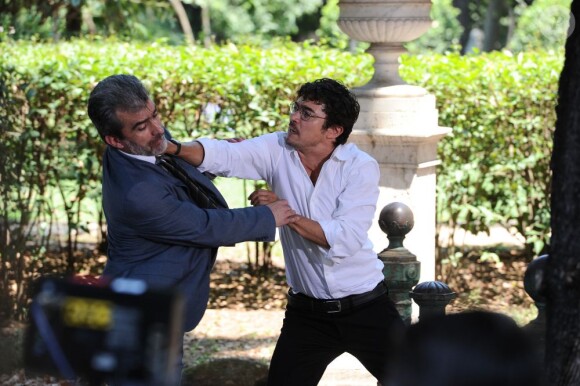 Riccardo Scamarcio sur le tournage du film Un ragazzo d'oro à Rome en Italie le 22 juillet 2013.