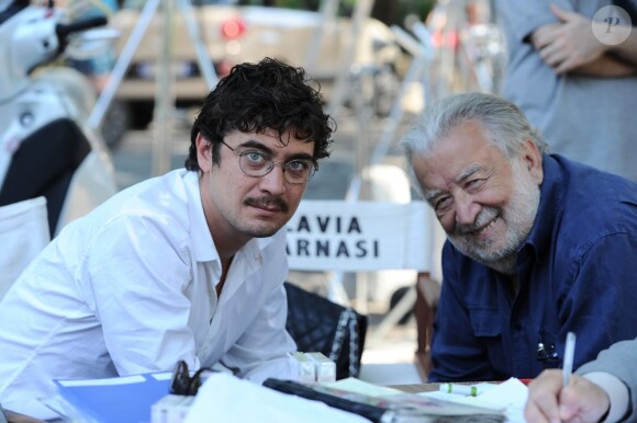 Riccardo Scamarcio et Pupi Avati sur le tournage du film Un ragazzo d'oro à Rome en Italie le 18 juillet 2013.