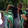 Halle Berry, enceinte, emmène sa fille Nahla à Disneyland à Anaheim, le 22 juillet 2013. L'actrice, malgré son ventre très arrondi, a fait quelques attractions.