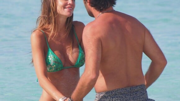 Claudia Galanti : Craquante en bikini, elle se détend avec son chéri