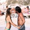 Claudia Galanti et son chéri Arnaud Mimran, amoureux et détendus en vacances à Formentera. Le 21 juillet 2013.