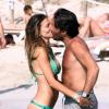 Claudia Galanti et son chéri Arnaud Mimran, amoureux et détendus en vacances à Formentera. Le 21 juillet 2013.