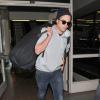 Robert Pattinson débarque à l'aéroport de Los Angeles. Le 23 juillet 2013.