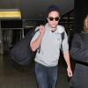 Robert Pattinson arrive à l'aéroport de Los Angeles. Le 23 juillet 2013.