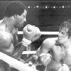 Sylvester Stallone et Carl Weathers se battent dans Rocky II en 1979.