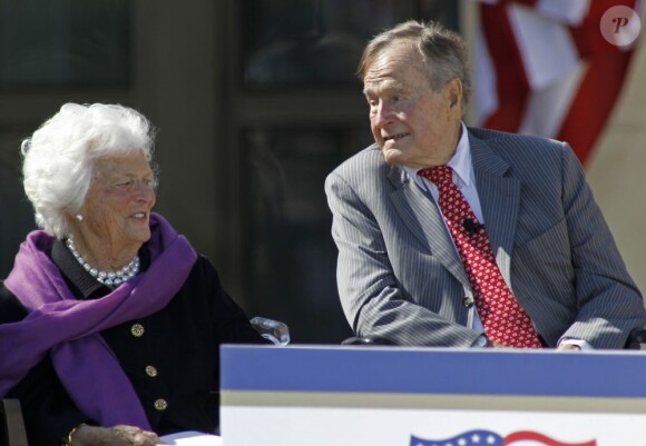 George H.W. Bush et Barbara Bush à Dallas, le 25 avril 2013.