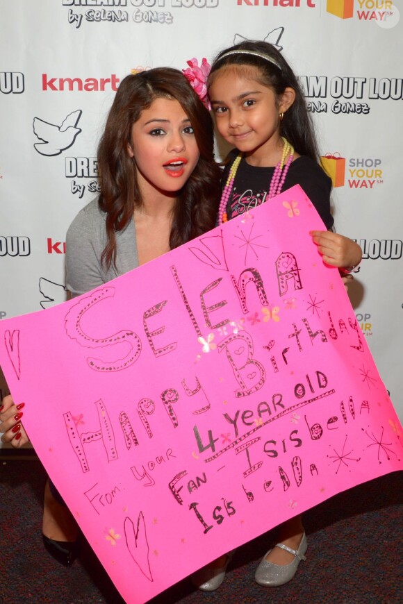Selena Gomez fête ses 21 ans entourée de ses nombreux fans et présente sa collection automne de vêtements intitulée New Dream Out Loud pour l'enseigne Kmart à New York, le 24 juillet 2013.