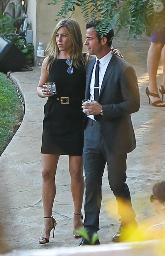 Jennifer Aniston et Justin Theroux lors du mariage de Jimmy Kimmel en Californie le 13 juillet 2013