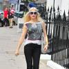 Gwen Stefani, en vacances à Londres avec ses deux fils et leur nounou, se promène près du Regent's Park à Londres. Le 28 juillet 2013.