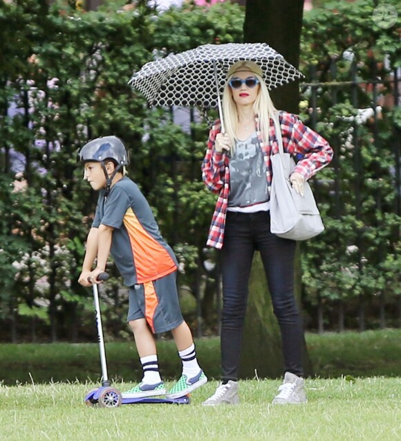 Gwen Stefani et son fils Kingston à Londres. Le 28 juillet 2013.