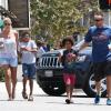 Heidi Klum et son petit ami Martin Kristen avec les deux fils d'Heidi (Henry et Johan) font du shopping à Brentwood. Los Angeles, le 27 Juillet 2013.