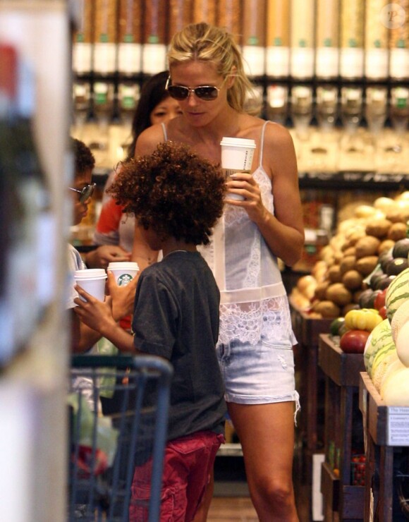 Heidi Klum fait du shopping avec son petit ami Martin Kristen et ses fils (Henry et Johan) à Brentwood. Los Angeles, le 27 Juillet 2013.