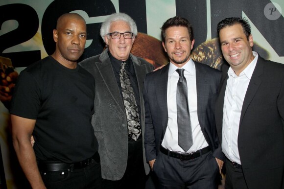 Denzel Washington, Norton Herrick (producteur), Mark Wahlberg, Randall Emmett (producteur) lors de l'avant-première du film 2 Guns à New York le 29 juillet 2013