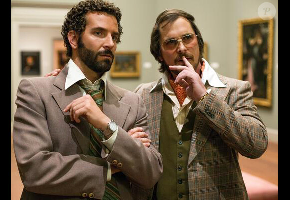 Bradley Cooper et Christian Bale affichent leurs looks 70's dans American Hustle.