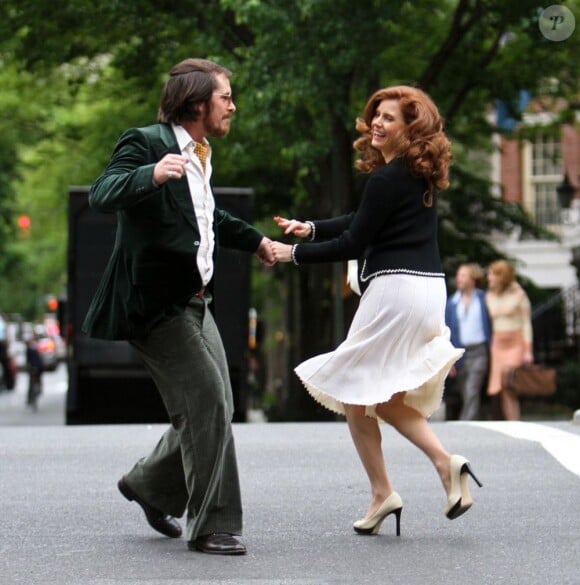 Christian Bale et Amy Adams dansent sur le tournage d'American Hustle à New York le 18 mai 2013.