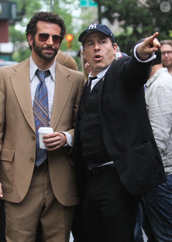David O. Russell et Bradley Cooper sur le tournage d'American Hustle à New York le 18 mai 2013.