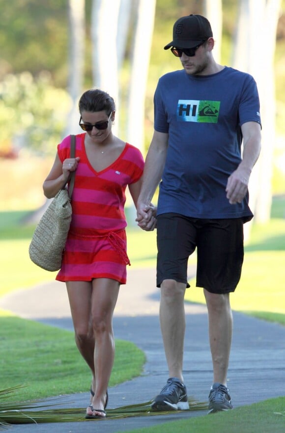 Exclusif - Lea Michele et son petit ami Cory Monteith se promènent à Hawaï, le 5 janvier 2013.