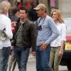 Mark Wahlberg suivi de Nicola Peltz sur le tournage de Transformers 4 à Detroit, le 31 juillet 2014.