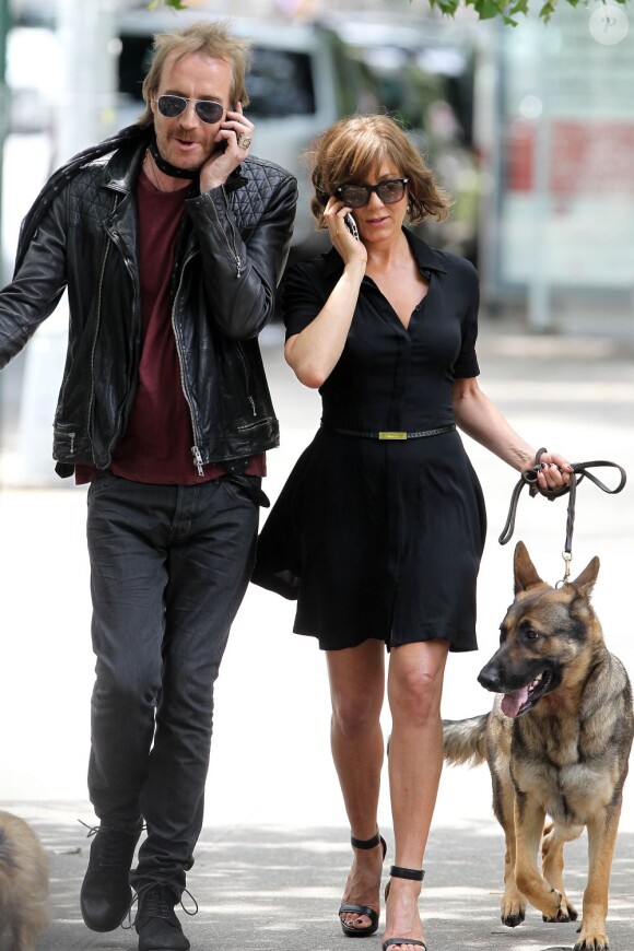 Jennifer Aniston et Rhys Ifans lors du tournage du film Squirrels to the Nuts à New York le 31 juillet 2013