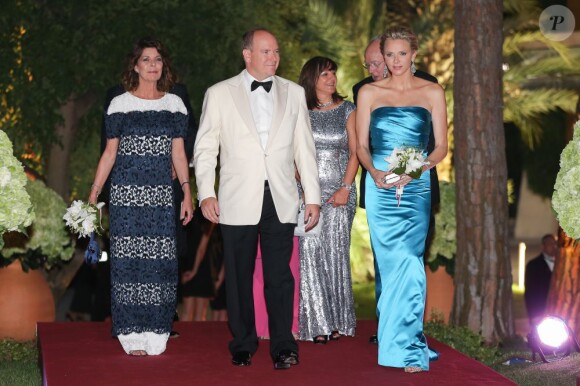 La princesse Caroline de Monaco, le prince Albert II de Monaco et la princesse Charlene de Monaco - 65e bal de la Croix-Rouge au sporting de Monte-Carlo, le 2 août 2013.