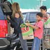 Heidi Klum fait des courses avec ses enfants Leni, Henry, Johan, et Lou, ainsi que sa mère Erna, à "Whole Foods" dans le quartier de Brentwood, le 2 août 2013 à Los Angeles.