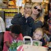 Heidi Klum fait des courses avec ses enfants Leni, Henry, Johan, et Lou, ainsi que sa mère Erna, à "Whole Foods" dans le quartier de Brentwood, le 2 août 2013 à Los Angeles.