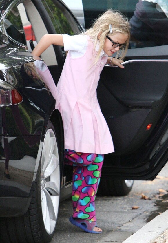 Jennifer Garner a déposé sa fille Violet (7 ans) à l'école dans le quartier de Brentwood avant de se rendre sur le tournage du film "Imagine" à Los Angeles, le 31 juillet 2013.