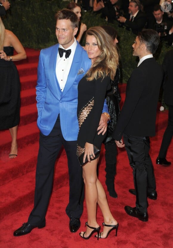Gisele Bundchen et son mari Tom Brady classes et amoureux lors du MET Ball en mai 2013