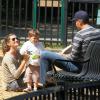 Gisele Bündchen et Tom Brady passent la journée dans un parc de Boston avec leur fils Benjamin en juin 2012