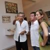 Bernard-Henri Lévy, Manuel Valls, ministre de l'Intérieur et sa femme la musicienne Anne Gravoin, visitant le 4 août l'exposition 'Les Aventures de la Vérité, peinture et philosophie : récit, qui est installée du 29 juin au 11 novembre au sein de la Fondation Maeght et dont BHL est le commissaire, à Saint-Paul-de-Vence.