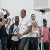 Jay Z lors de sa prestation au Museum of Modern Art de New York à l'occasion de laquelle le rappeur a chanté son tube Picasso Baby. La vidéo de sa performance a été dévoilée le 2 août 2013.