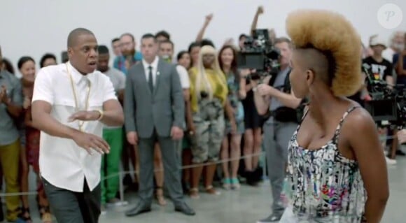 Jay Z dans la vidéo condensée (dévoilée le 2 août 2013) de sa prestation au Museum of Modern Art de New York à l'occasion de laquelle le rappeur a chanté son tube Picasso Baby pendant de moins de six heures.