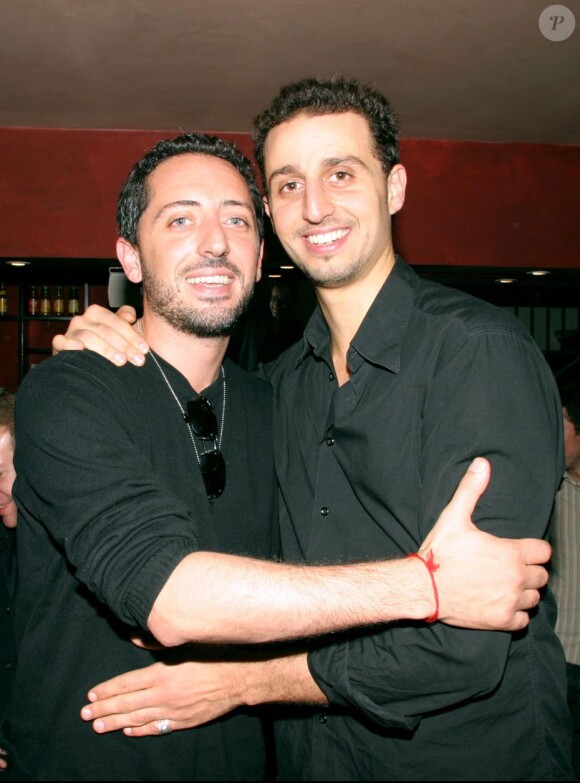 Gad Elmaleh et Arié Elmaleh à Paris le 4 octobre 2003. 