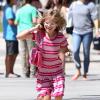 Jennifer Garner se promène avec sa fille Violet avant d'emmener sa fille Seraphina à son cours de danse à Pacific Palisades, le 5 août 2013. La rumeur dit que Jennifer serait enceinte.