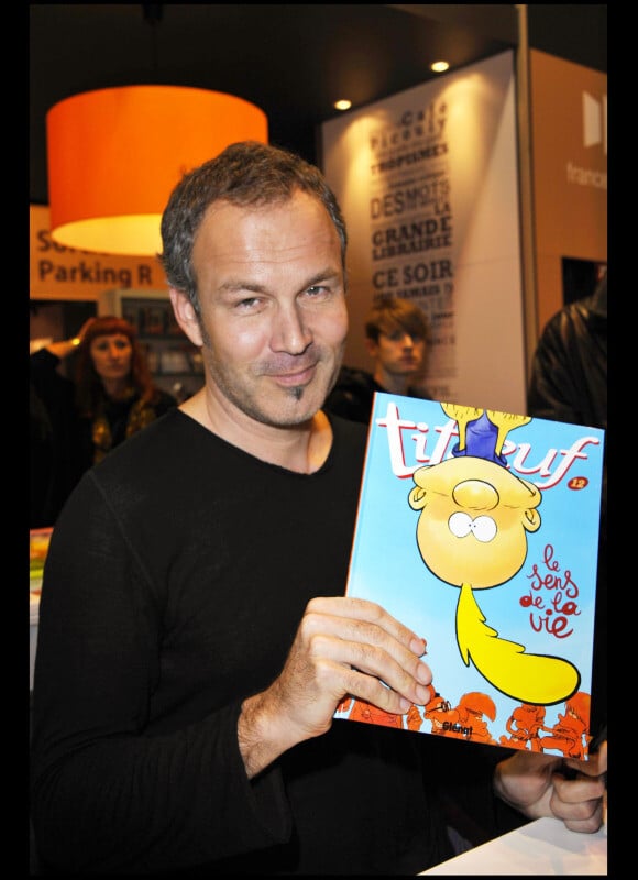 Zep dédicace sa bande dessinée à Paris, en mars 2011.