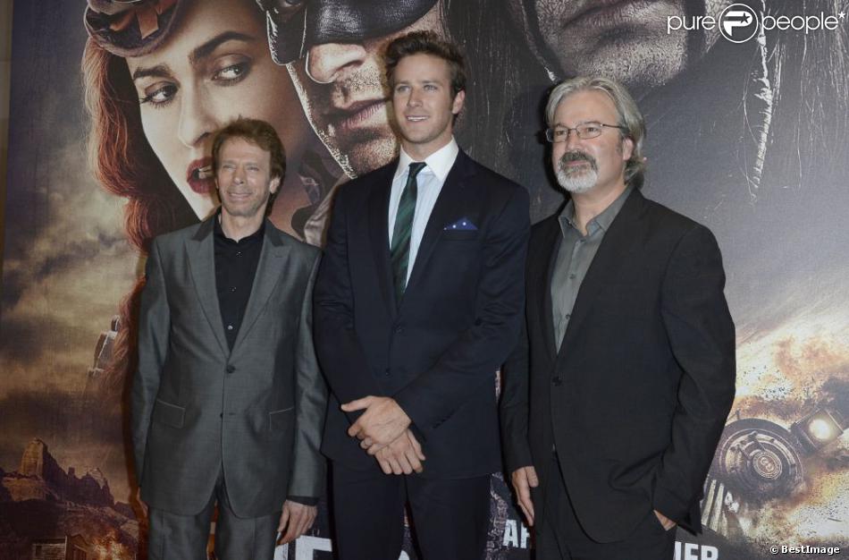 Jerry Bruckheimer, Armie Hammer et Gore Verbinski à la première du film Lone Ranger, Naissance d&#039;un héros à Paris le 24 juillet 2013.