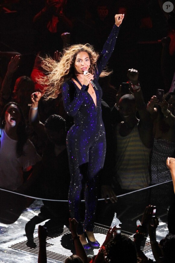 Beyoncé lors de son concert en Caroline du North le 27 juillet 2013