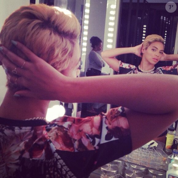 Beyoncé a osé la transformation ! La chanteuse et épouse de Jay-Z a abandonné ses longues boucles d'or pour une coupe garçonne