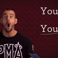 CM Punk : La star du catch joue les profs de grammaire et pète les plombs