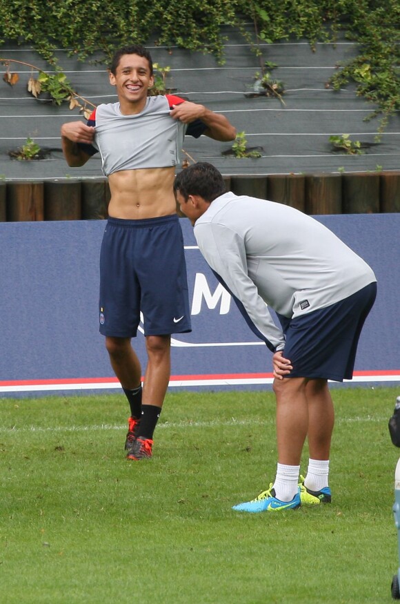 La jeune star Marquinhos et son mentor Thiago Silva à l'entraînement sous les ordres de Laurent Blanc à Clairefontaine, le 7 août 2013