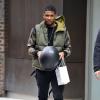 Usher s'apprête à faire un tour avec sa moto "Ducati" à New York, le 2 mars 2013.