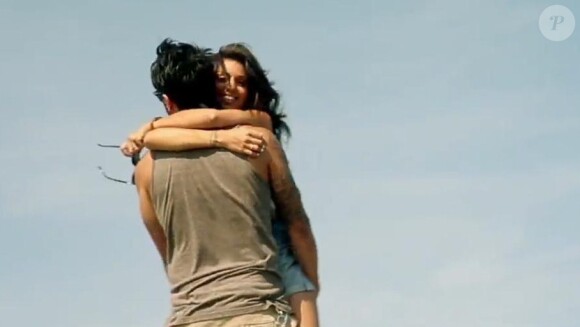 La chanteuse TAL dans son nouveau clip, A l'international, dévoilé le 8 août 2013.