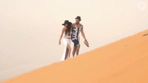 La chanteuse TAL dans son nouveau clip, A l'international, dévoilé le 8 août 2013.