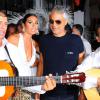 Elisabetta Gregoraci et Andrea Bocelli assistent à la White Night Party de Fawaz Gruosi, fondateur et président de la marque de Grisogono, qui fête son 61e anniversaire au Billionaire. Porto Cervo, le 8 août 2013.