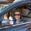 La reine Sofia d'Espagne conduisant la princesse Letizia et ses filles Leonor et Sofia le 5 août 2013 à Palma de Majorque