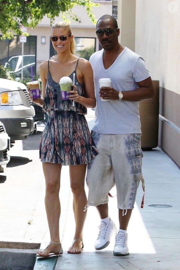Eddie Murphy et sa petite amie Paige Butcher en virée dans les rues de Los Angeles, le 9 août 2013.